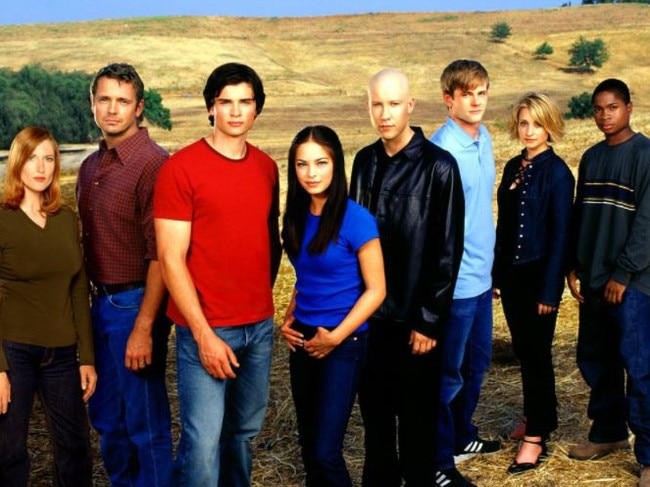 With the Smallville cast (left to right): Annette O'Toole, John Schneider, Welling, Kristen Kreuk, Michael Rosenbaum, Aaron Ashmore, Allison Mack and Sam Jones III.