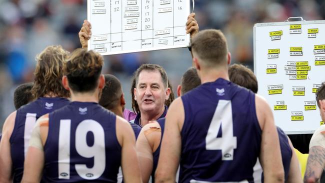 Fremantle Dockers coach Ross Lyon talks to his players during the Round 13 AFL match between the Fremantle Dockers and the Port Adelaide Power at Optus Stadium in Perth, Saturday, June 15, 2019.  (AAP Image/Richard Wainwright) NO ARCHIVING, EDITORIAL USE ONLY