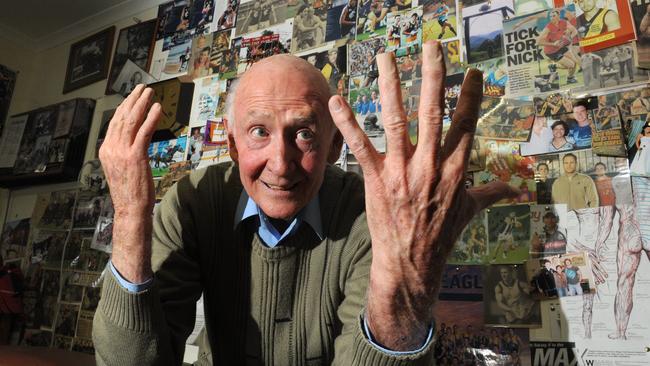 Pat Allen, a sports &amp; manipulative therapist, in his home at Donald in 2007. He recently died at the age of 86.