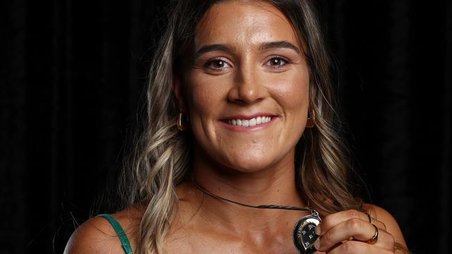 MELBOURNE, AUSTRALIA - FEBRUARY 03: Annabel Sutherland poses after winning the Belinda Clark Award during the 2025 Cricket Australia Awards at Crown Palladium on February 03, 2025 in Melbourne, Australia. (Photo by Graham Denholm/Getty Images for Cricket Australia)