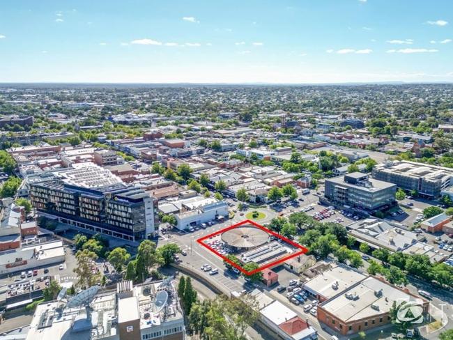 An iconic Bendigo CBD building that was the site of Good Loaf Bakery before it closed has hit the market for $5 million. Picture: Tweed Sutherland First National.