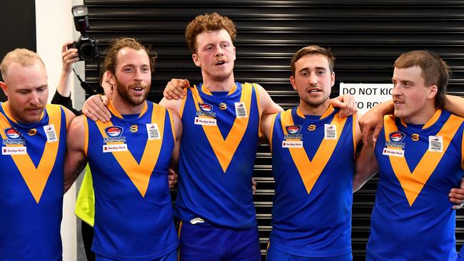 Cranbourne players sing the song. (Photo by Josh Chadwick)