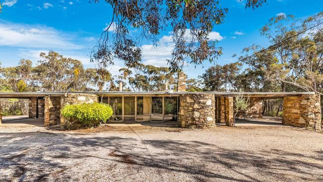 The 1964-designed Boyd Baker House near Bacchus Marsh has been sold.