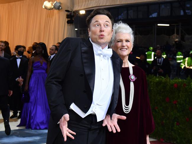 TOPSHOT - CEO, and chief engineer at SpaceX, Elon Musk and his mother, supermodel Maye Musk, arrive for the 2022 Met Gala at the Metropolitan Museum of Art on May 2, 2022, in New York. - The Gala raises money for the Metropolitan Museum of Art's Costume Institute. The Gala's 2022 theme is "In America: An Anthology of Fashion". (Photo by ANGELA  WEISS / AFP)