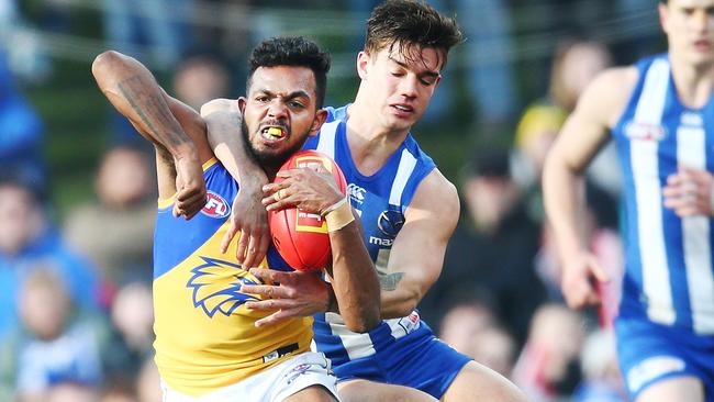 Willie Rioli is tackled by Jy Simpkin.