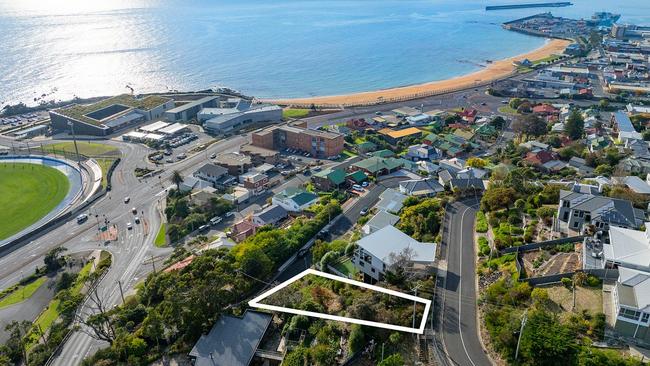 27 Regent Street, Burnie, Tas 7320. Picture: Jenrew Real Estate