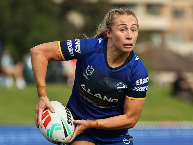 SYDNEY, AUSTRALIA - SEPTEMBER 08: Abbi Church of the Eels looks to pass during the round seven NRLW match between Parramatta Eels and Gold Coast Titans at Eric Tweedale Stadium on September 08, 2024 in Sydney, Australia. (Photo by Jeremy Ng/Getty Images)