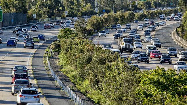 M1 in gridlock after truck crash with a car and flipped it on gold 