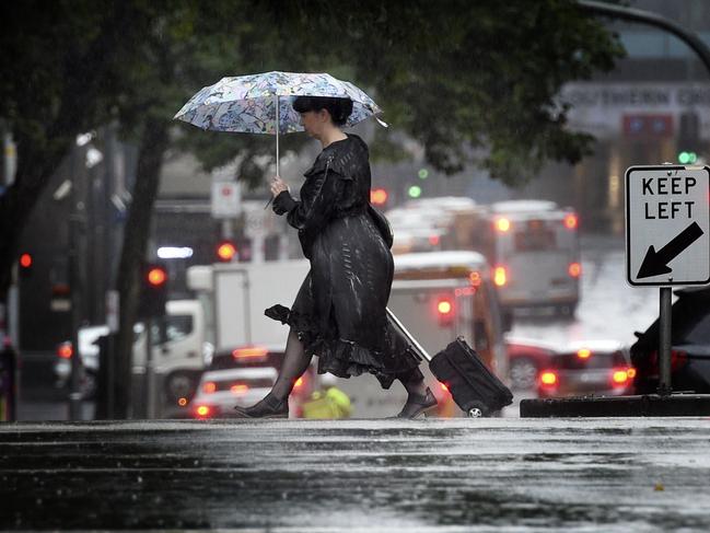 MELBOURNE, AUSTRALIA - NewsWire Photos JANUARY 08, 2024: People caught in heavy rain in central Melbourne. Picture: NCA NewsWire / Andrew Henshaw