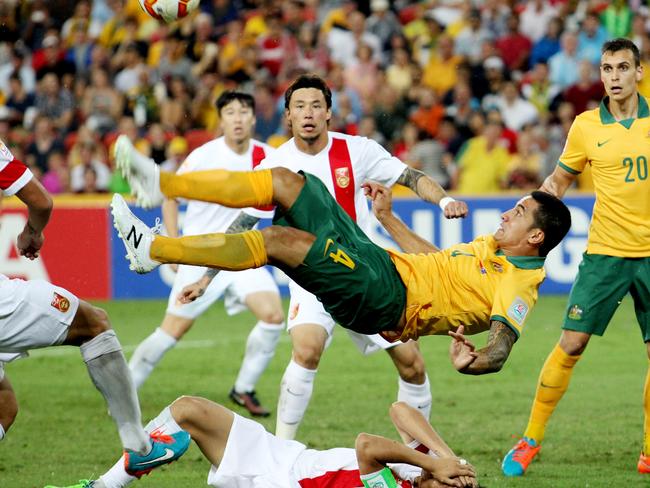 Australia's Tim Cahill performs a overhead kick to score Australia's first goal during the AFC Asia Cup quarterfinal soccer match between China and Australia in Brisbane, Australia, Thursday, Jan. 22, 2015. (AP Photo/Tertius Pickard)