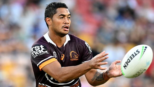 BRISBANE, AUSTRALIA - MARCH 27: Anthony Milford of the Broncos passes the ball during the round three NRL match between the Brisbane Broncos and the Canterbury Bulldogs at Suncorp Stadium on March 27, 2021, in Brisbane, Australia. (Photo by Bradley Kanaris/Getty Images)