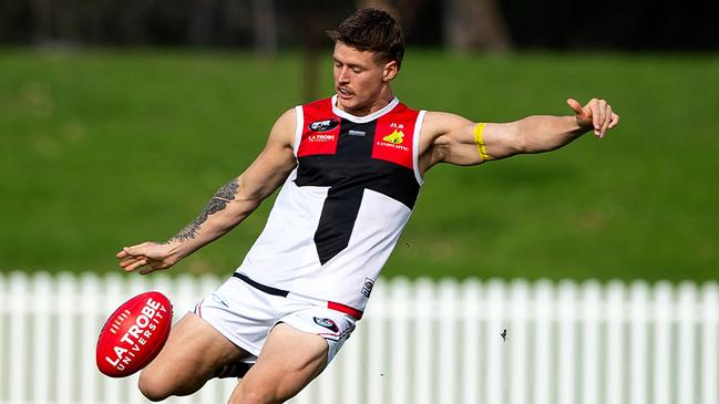 Jye Murphy gets a kick for Watsonia. Picture: Field of View Photography