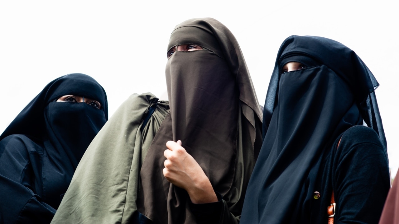 Afghan Woman killed for not wearing a burqa after Taliban pledge to ...