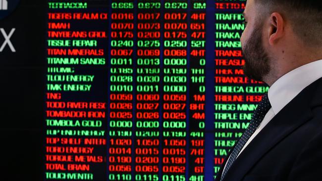 SYDNEY, AUSTRALIA - NEWSWIRE PHOTOS June 20 2022: A general view of people walking past the Australian Stock Exchange in Sydney ahead of the budget announcement. Picture NCA Newswire/ Gaye Gerard.