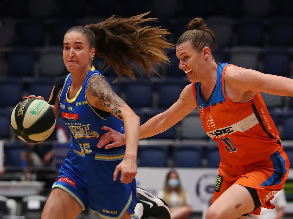 Anneli Maley during the WNBL season with the Bendigo Spirit. Photo: Kelly Defina/Getty Images.