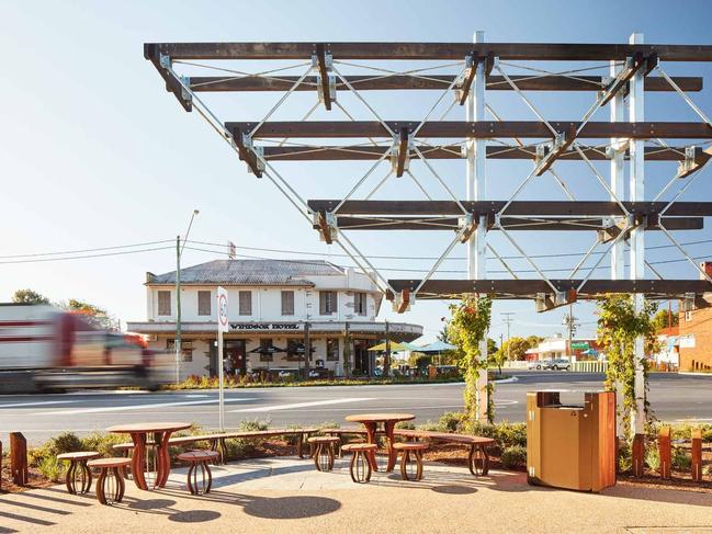 The Windsor Hotel in Miles is awaiting its next investor, sitting on the market for $495,000 SAV leasehold through SGW Hotel Broker. Photo: RealCommercial