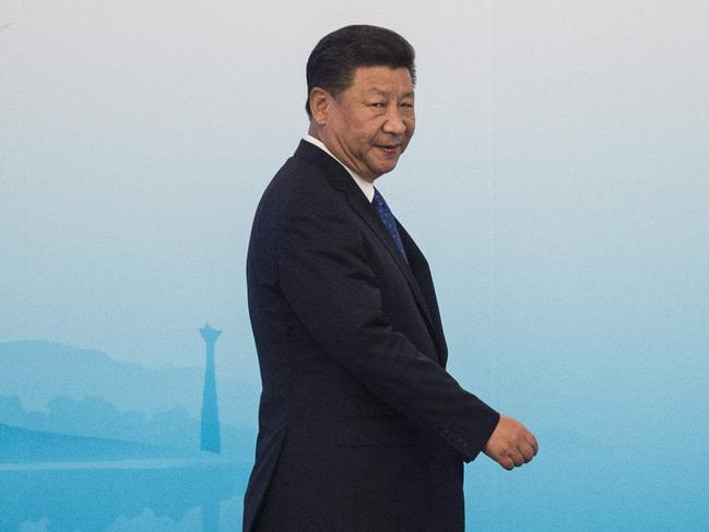 TOPSHOT - Chinese President Xi Jinping arrives for a press conference at the BRICS Summit in Xiamen, Fujian province on September 5, 2017. Xi opened the annual summit of BRICS leaders that already has been upstaged by North Korea's latest nuclear weapons provocation. / AFP PHOTO / POOL / FRED DUFOUR