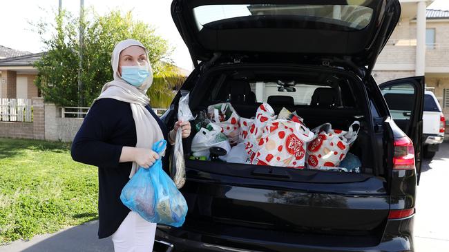 Friend Linda drops off a care package at the front gate for the Eaton family to collect as they isolate. Photo: Jane Dempster