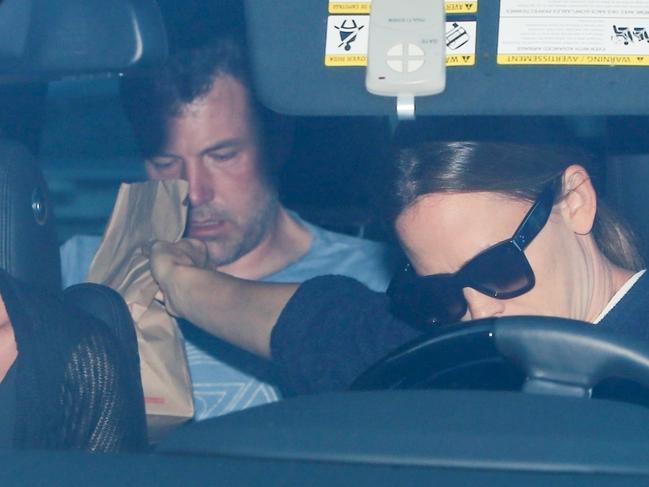 AU_1317820 - ** RIGHTS: ONLY AUSTRALIA, NEW ZEALAND ** Los Angeles, CA  - Actress Jennifer Garner takes Ben Affleck for a final fast food fix before heading to The Canyon Treatment Center to enter rehab for his reported substance abuse issues. They stopped at Jack in the Box, and Jen could be seen handing the bag of food over to Ben in the back seat of Jen's car.  Pictured: Ben Affleck, Jennifer Garner  BACKGRID Australia 22 AUGUST 2018   Phone: + 61 2 8719 0598 Email:  photos@backgrid.com.au