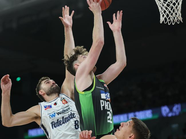 MELBOURNE, AUSTRALIA - FEBRUARY 16: Matt Hurt of the Phoenix drives to the basket under pressure during the NBL Play-In match between South East Melbourne Phoenix and Adelaide 36ers at John Cain Arena, on February 16, 2025, in Melbourne, Australia. (Photo by Daniel Pockett/Getty Images)