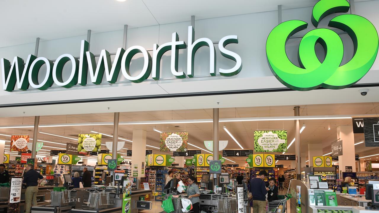 Woolies has insisted online orders are still being taken. Picture: AAP Image/Dan Himbrechts.