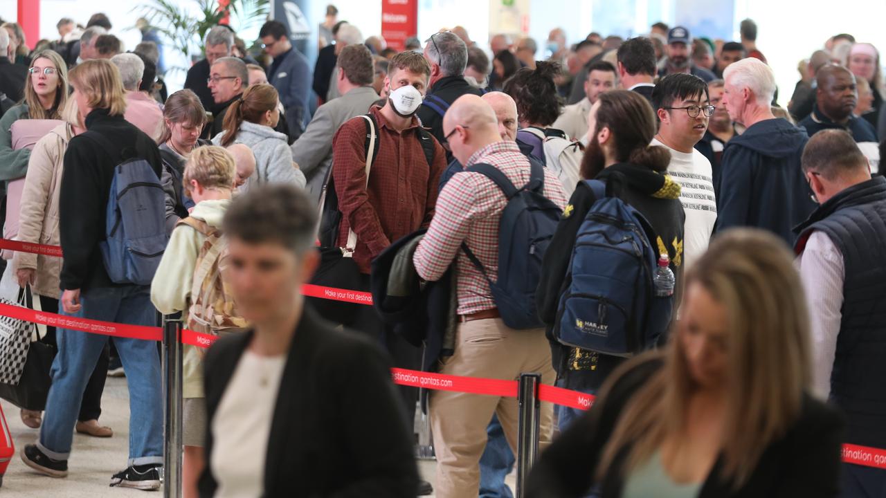 Australians want better facial recognition at airports to speed up the customs process, according to Luxury Escapes. Picture: NCA NewsWire/David Crosling