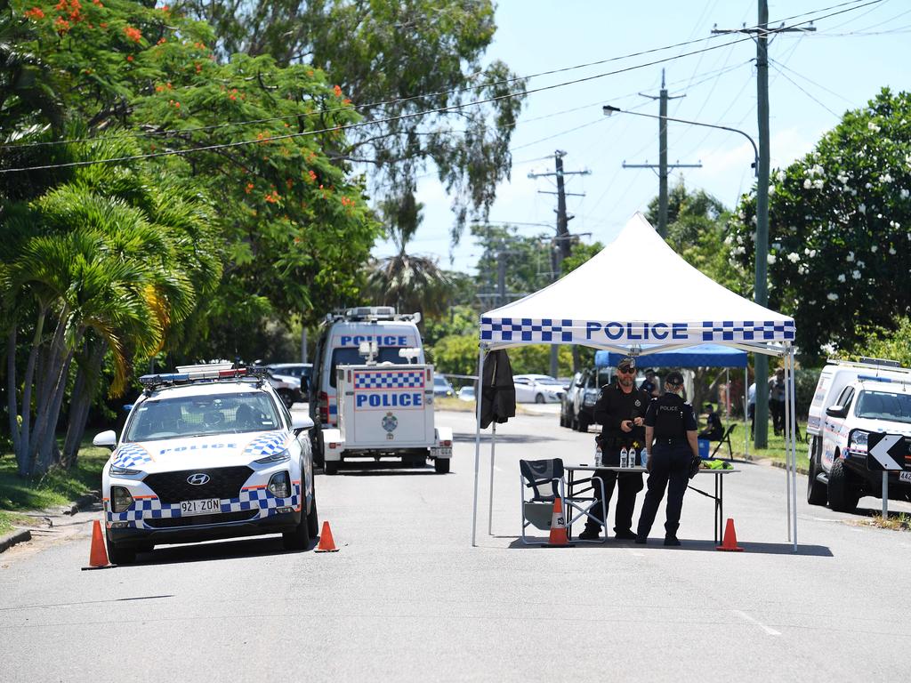 Townsville police are investigating a homicide in Mundingburra. A man, 25, has been taken into custody. Picture: Shae Beplate.