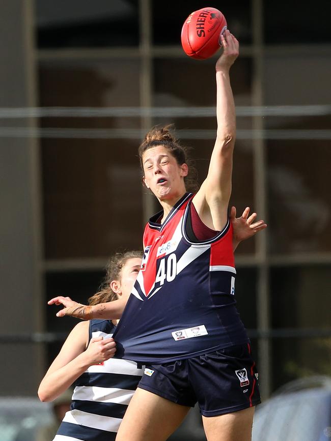 Lauren Pearce win the ruck tap. Picture: Hamish Blair