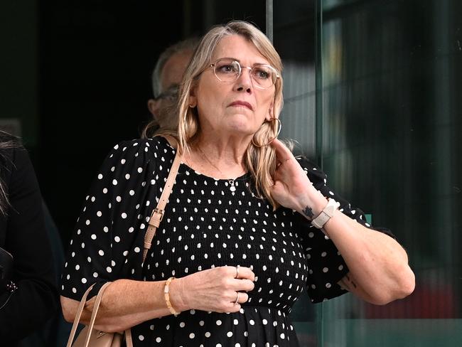 BRISBANE, AUSTRALIA - NewsWire Photos - SEPTEMBER 27, 2022.Vicki Blackburn, the mother of murder victim Shandee Blackburn, leaves the commission of inquiry into forensic DNA testing at the Magistrates Court in Brisbane. Queensland police have established Task Force Helix to investigate potentially thousands of cases between early 2018 and June 2022 where DNA samples had not met the laboratory's threshold for further testing. Picture: NCA NewsWire / Dan Peled