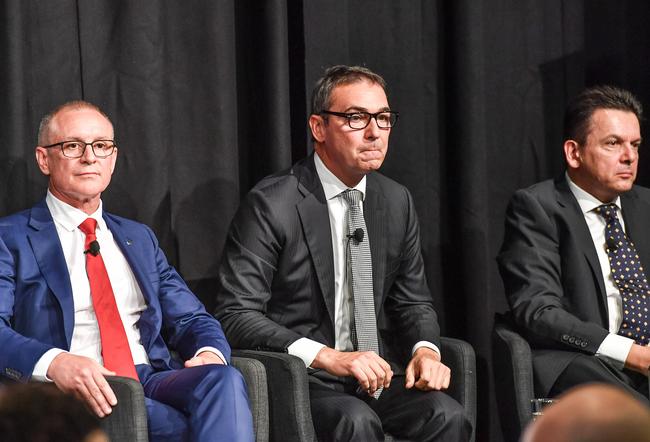 South Australian Premier Jay Weatherill (left), South Australian Opposition Leader Stephen Marshall (centre) and SA Best leader Nick Xenophon are seen at the SA Press Club for the leaders' public debate in Adelaide, Friday, February 2, 2018. (AAP Image/Roy Vandervegt) NO ARCHIVING