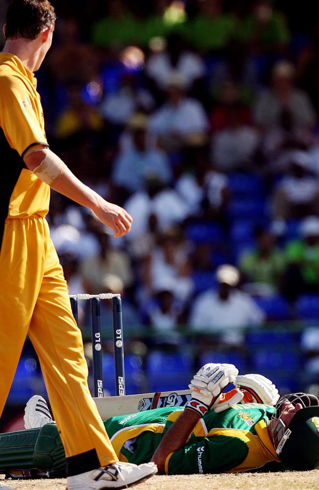 (L-R) Australia’s Shaun Tait looks down at a prone Graeme Smith during the 2007 World Cup.