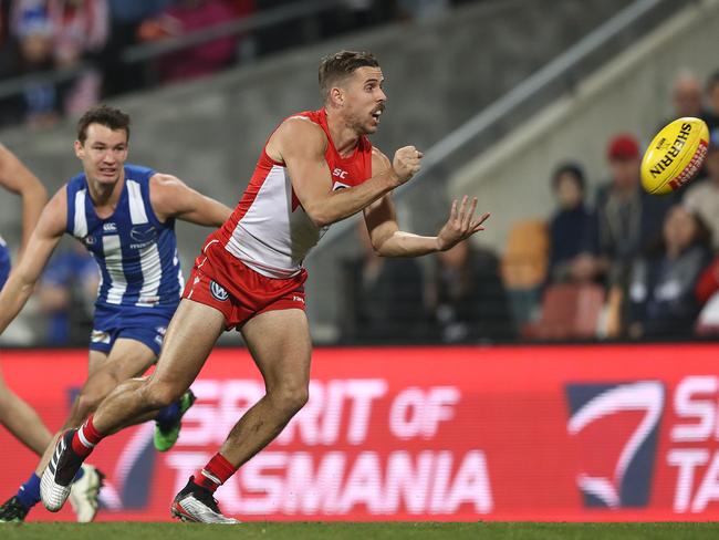 HOBART, AUSTRALIA - MAY 18: Jake Lloyd of the Swans  handballs during the round nine AFL match between the North Melbourne Kangaroos and the Sydney Swans at Blundstone Arena on May 18, 2019 in Hobart, Australia. (Photo by Robert Cianflone/Getty Images)