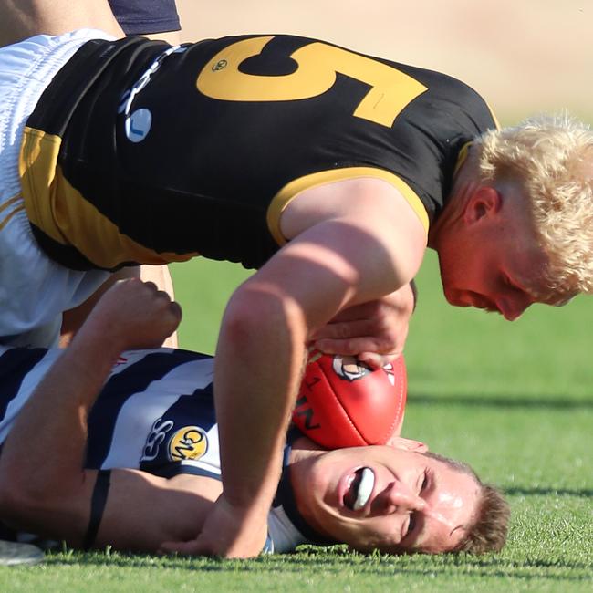 Albury’s Jay Hillary and Yarrawonga’s Nick Forthergill get up and close and personal in the grand final.