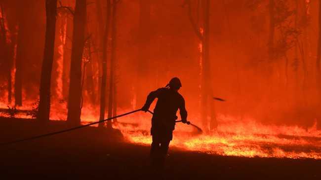 The bushfire emergency continues in the Clarence Valley today. Picture: DEAN LEWINS