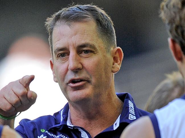 Fremantle Dockers coach Ross Lyon speaks with his players at the break, during the round one AFL match between the Western Bulldogs and Fremantle Dockers, at the Etihad Stadium in Melbourne, Sunday, March 27, 2016. (AAP Image/Joe Castro) NO ARCHIVING, EDITORIAL USE ONLY