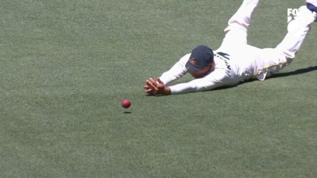 How did Usman Khawaja spill that ball?