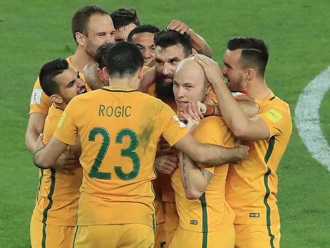 SYDNEY, AUSTRALIA - NOVEMBER 15:  Mile Jedinak of Australia is mobbed by team mates after scoring  a goal  during the 2018 FIFA World Cup Qualifiers Leg 2 match between the Australian Socceroos and Honduras at ANZ Stadium on November 15, 2017 in Sydney, Australia.  (Photo by Mark Evans/Getty Images)