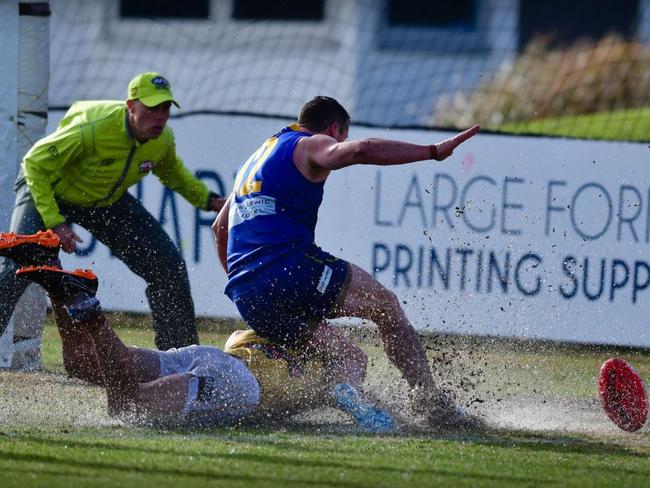 A Sandringham player makes a desperate attempt to rush the ball through. Picture: Dave Savell Photography