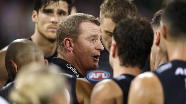 SYDNEY, AUSTRALIA - MAY 16: Michael Voss, coach of Carlton speaks to his players during  the round ten AFL match between Sydney Swans and Carlton Blues at Sydney Cricket Ground, on May 16, 2025, in Sydney, Australia. (Photo by Darrian Traynor/AFL Photos/via Getty Images)
