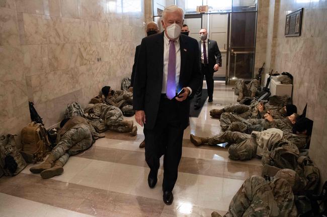 House Majority Leader Steny Hoyer, Democrat of Maryland, walks past members of the National Guard as he arrives at the US Capitol in Washington, DC, January 13, 2021, ahead of an expected House vote impeaching US President Donald Trump. - The Democrat-controlled US House of Representatives on Wednesday opened debate on a historic second impeachment of President Donald Trump over his supporters' attack of the Capitol that left five dead.Lawmakers in the lower chamber are expected to vote for impeachment around 3:00 pm (2000 GMT) -- marking the formal opening of proceedings against Trump. (Photo by SAUL LOEB / AFP)