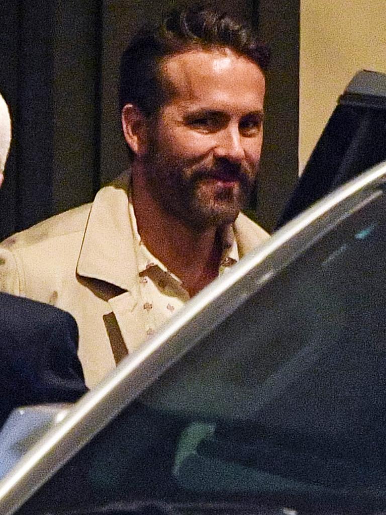 Taylor Swift Enjoys Night Out With Blake Lively Ryan Reynolds Amid Joe Alwyn Split Photos 