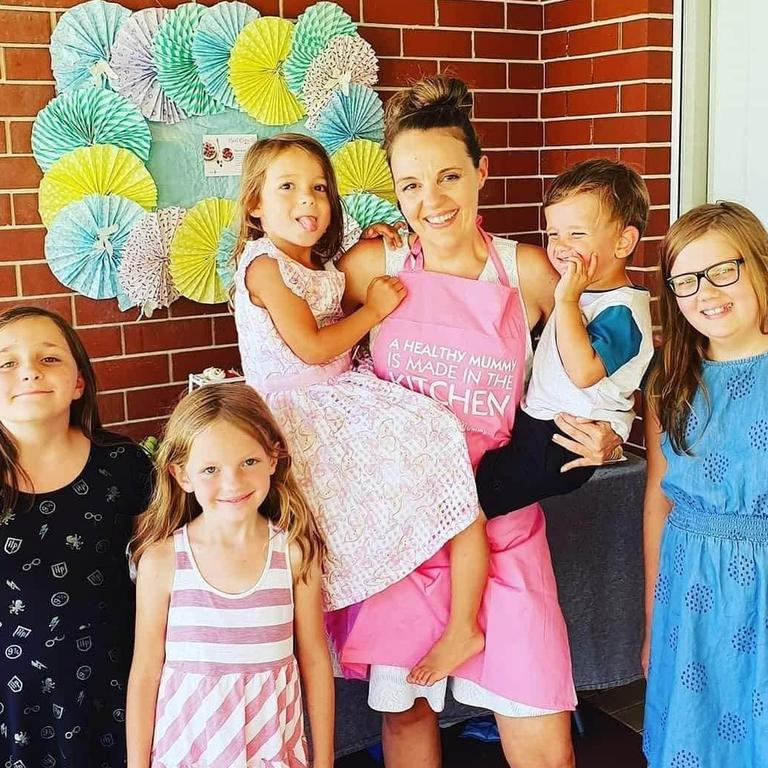 Rebecca Ashforth with her five kids. Picture: Instagram/bec_ashforth_the_healthy_mummy