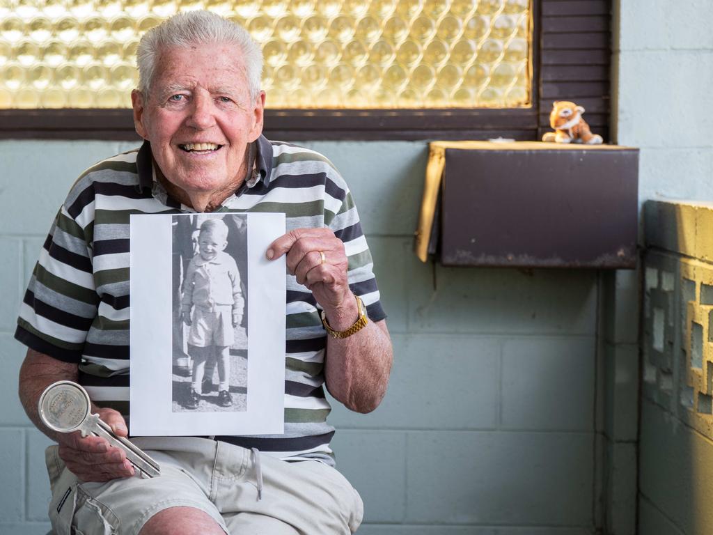 Balmain man Raymond O’Keefe has been waiting 59 years to change his birthday with Births Deaths &amp; Marriages. He has a large key with July 28 engraved on it from his 21st birthday, but the registry had it down as July 28. Picture: NCA NewsWire/Flavio Brancaleone