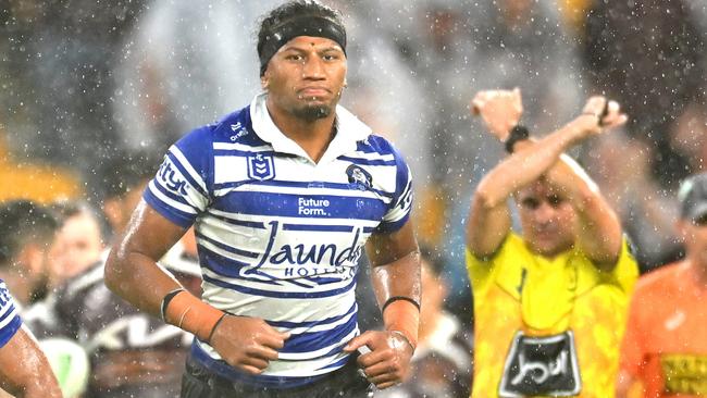 BRISBANE, AUSTRALIA - APRIL 24: Sitili Tupouniua of the Bulldogs is sin binned during the round eight NRL match between Brisbane Broncos and Canterbury Bulldogs at Suncorp Stadium, on April 24, 2025, in Brisbane, Australia. (Photo by Albert Perez/Getty Images)
