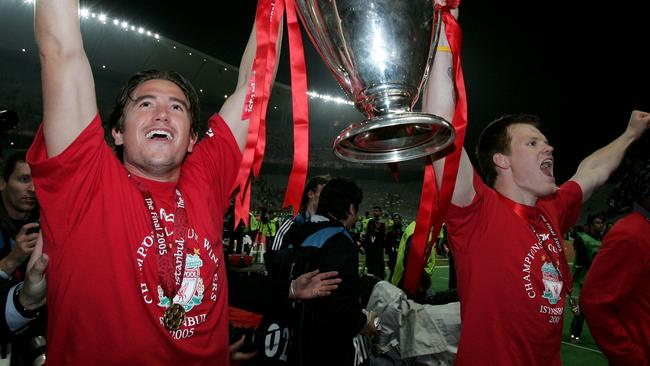 Liverpool defender John Arne Riise of Norway (R) and winger Harry Kewell lift the Champions League.