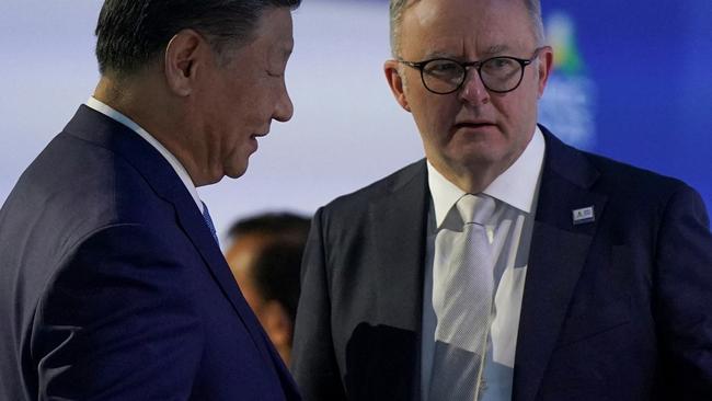 China's President Xi Jinping talks with Australia's Prime Minister Anthony Albanese ahead of the Leaders Retreat, during the Asia-Pacific Economic Cooperation (APEC) Summit in San Francisco, California, U.S. November 17, 2023. REUTERS/Loren Elliott