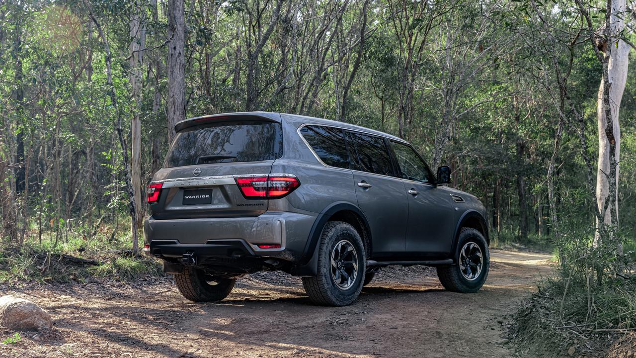 Клиренс джипа. Nissan Patrol Warrior 2023. Мощный внедорожник. Клиренс внедорожников. Patrol Warrior.