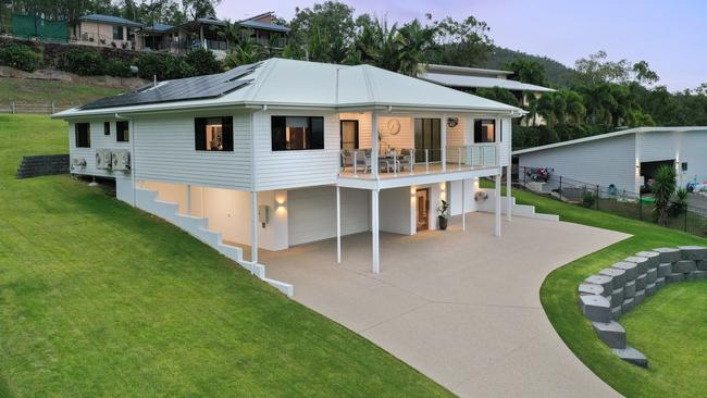 Wolf Constructions won Individual Home from $550,000 up to $650,000 for Stoneybrook at the Master Builders Housing and Construction Queensland Awards.