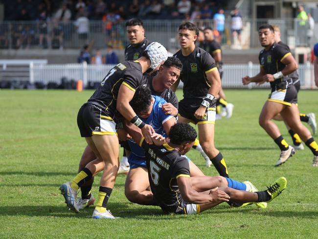 St Dominic's College (Blue) v Bass Hill HS. Picture: Tim Hunter.