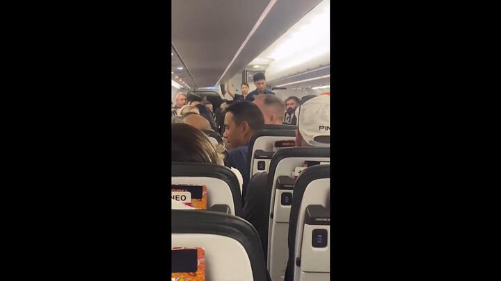 Plane passengers fight mid-air over reclined seat